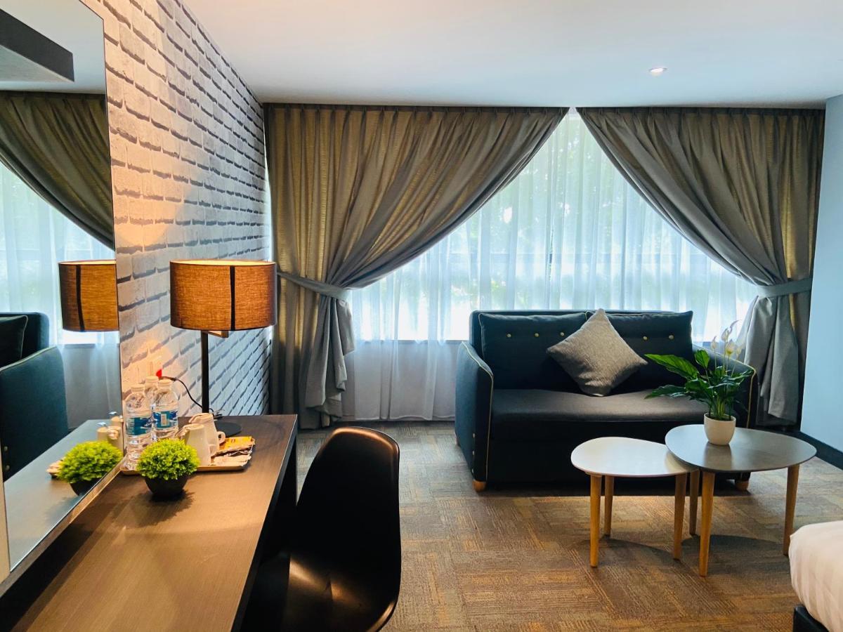 Glex Hotel Signature Джохор-Бару Экстерьер фото